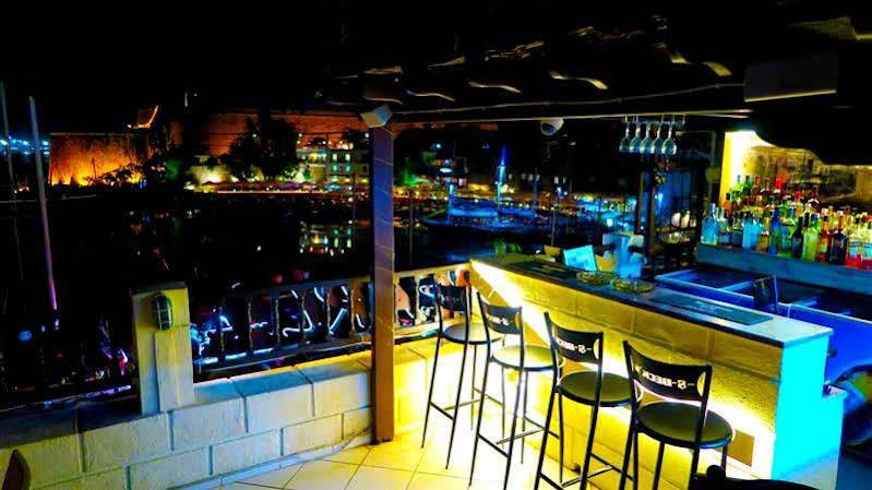 White Pearl Hotel 키레니아 외부 사진