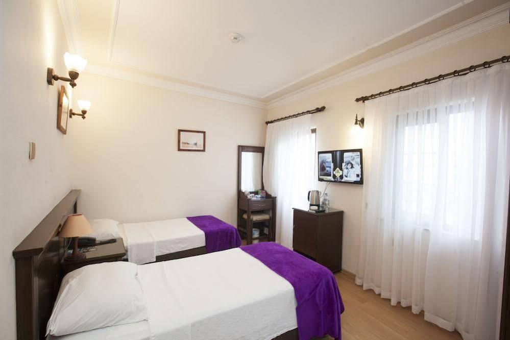 White Pearl Hotel 키레니아 외부 사진