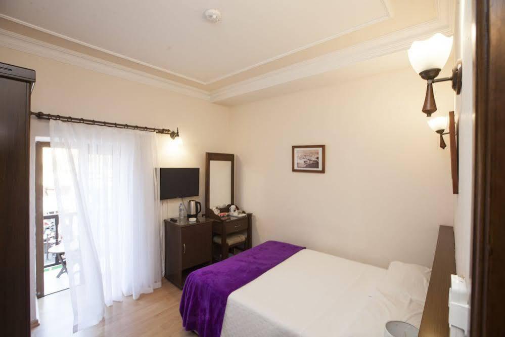 White Pearl Hotel 키레니아 외부 사진